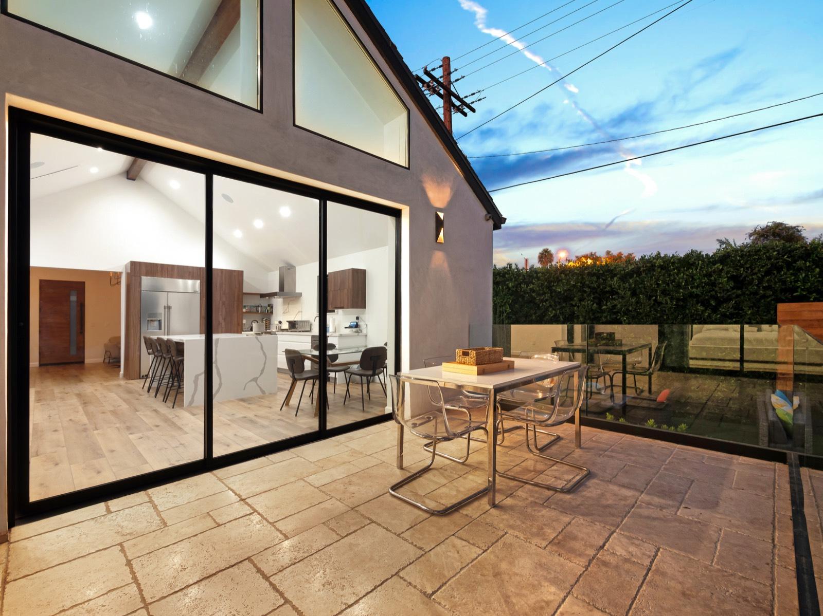 S's Modern Bright Cottage — photo 4