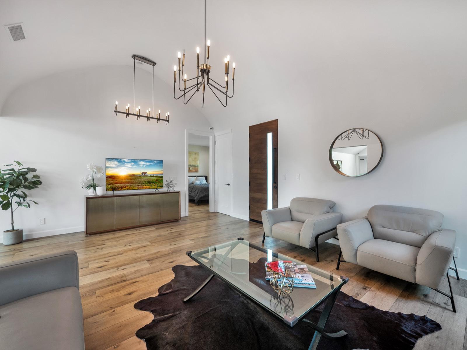 S's Modern Bright Cottage — photo 10
