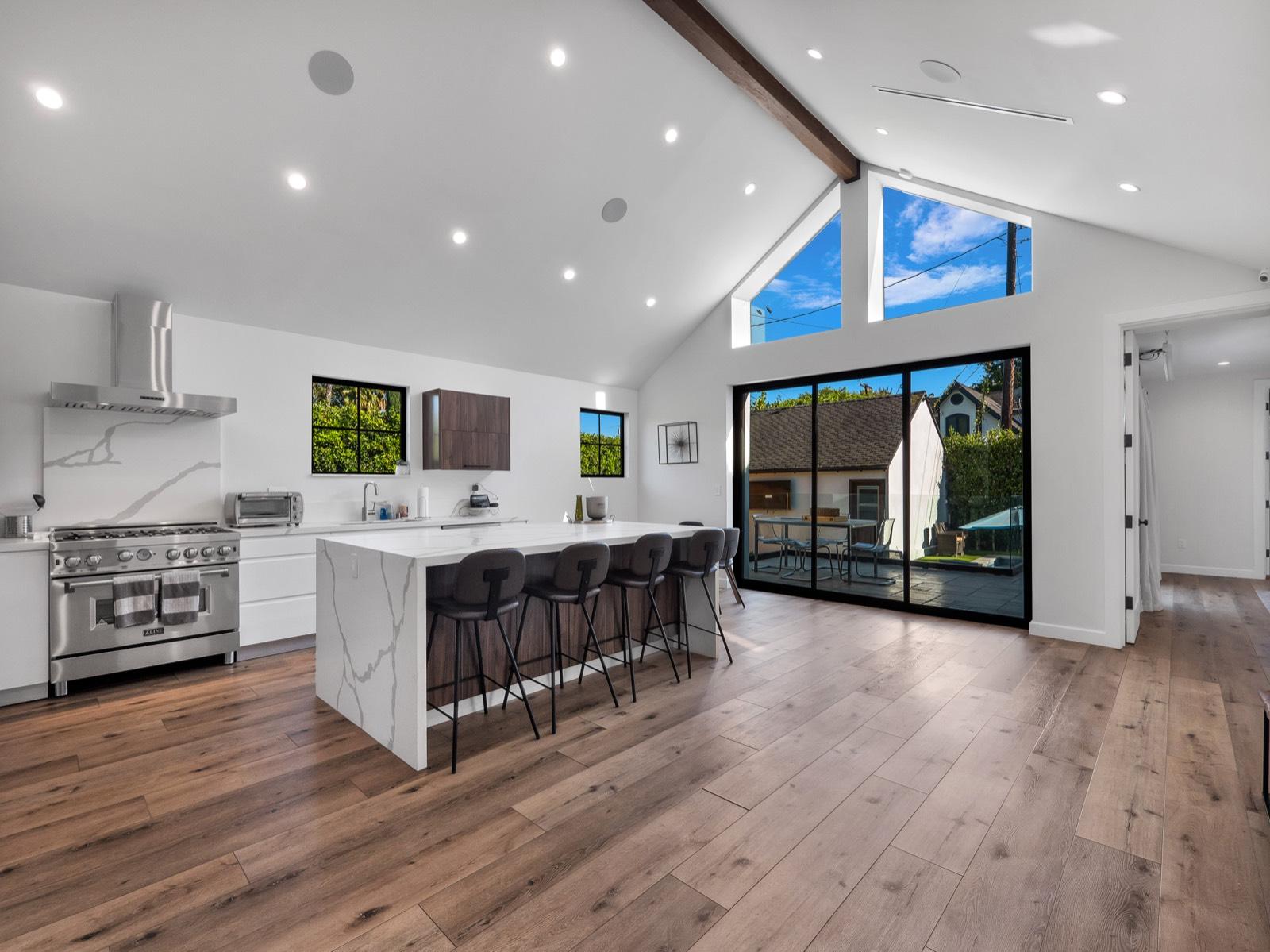 S's Modern Bright Cottage — photo 11