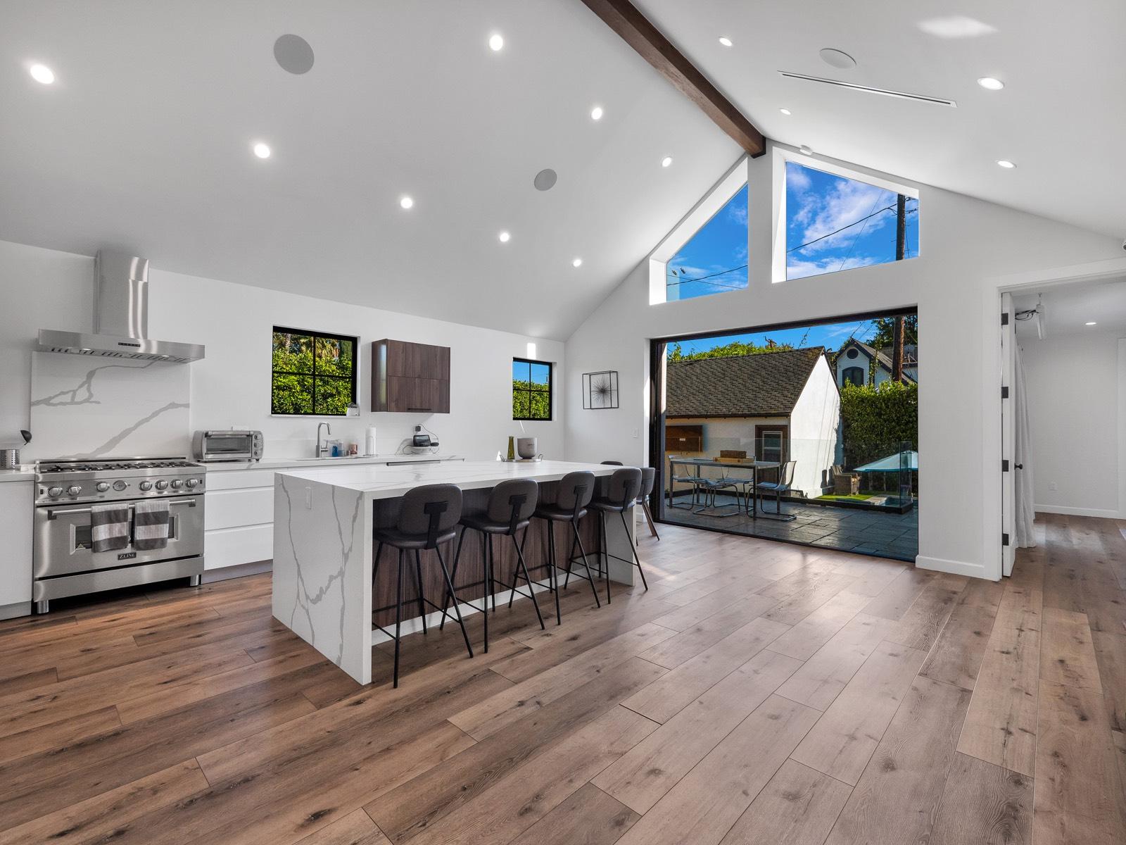 S's Modern Bright Cottage — photo 12