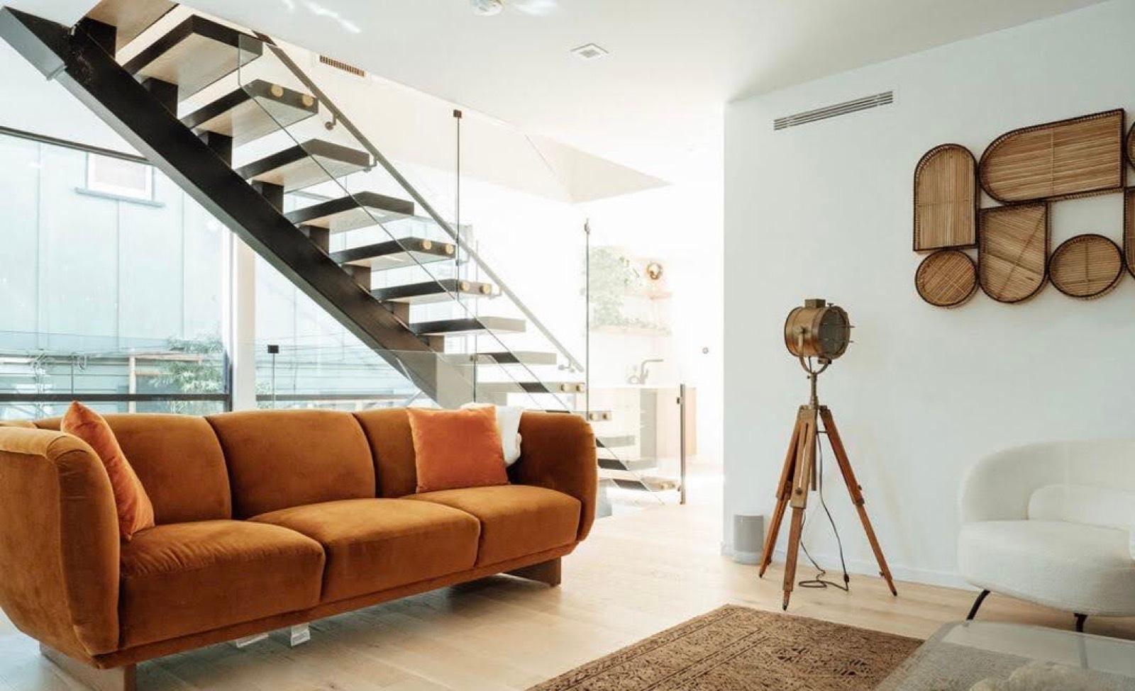 S's Modern Bright Townhome — photo 8