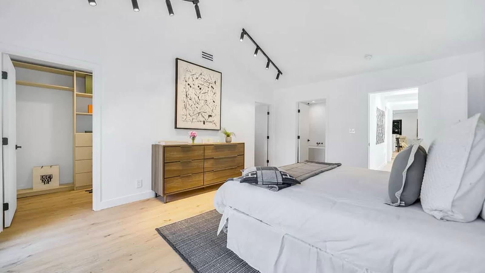 S's Modern Chevron Home — photo 12