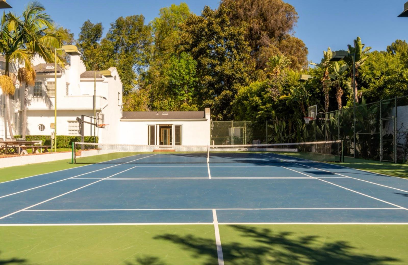 S's Tennis Backyard — photo 7