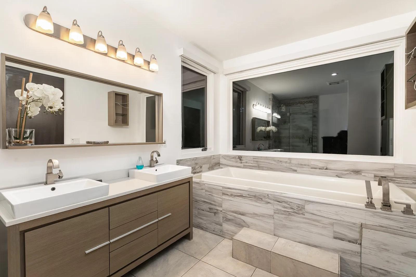 S Stylish Mod Near Studio City — photo 12
