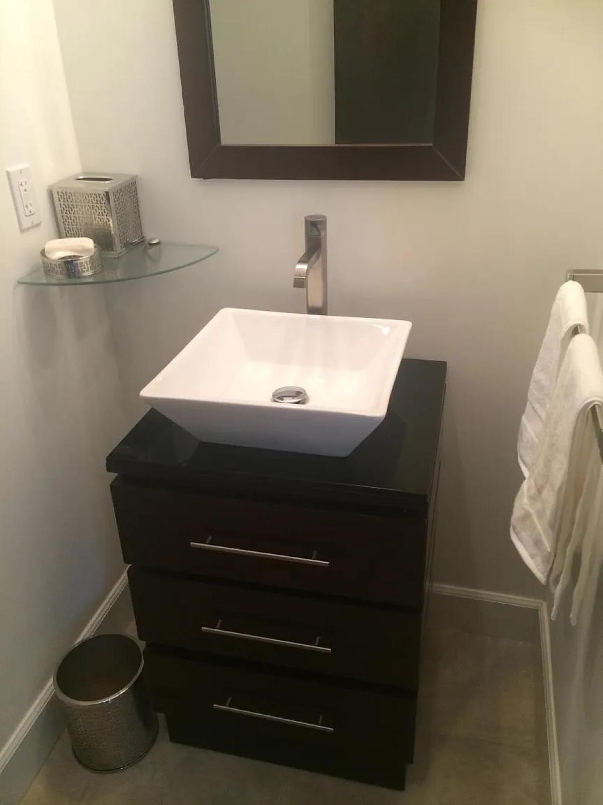 S Stylish Mod Near Studio City — photo 4