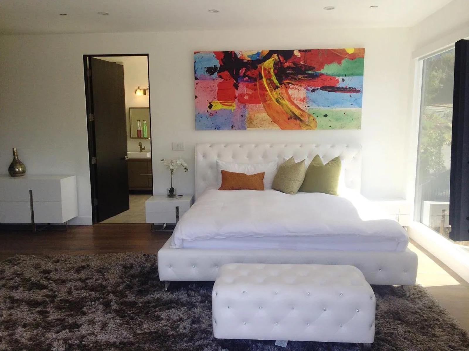 S Stylish Mod Near Studio City — photo 6