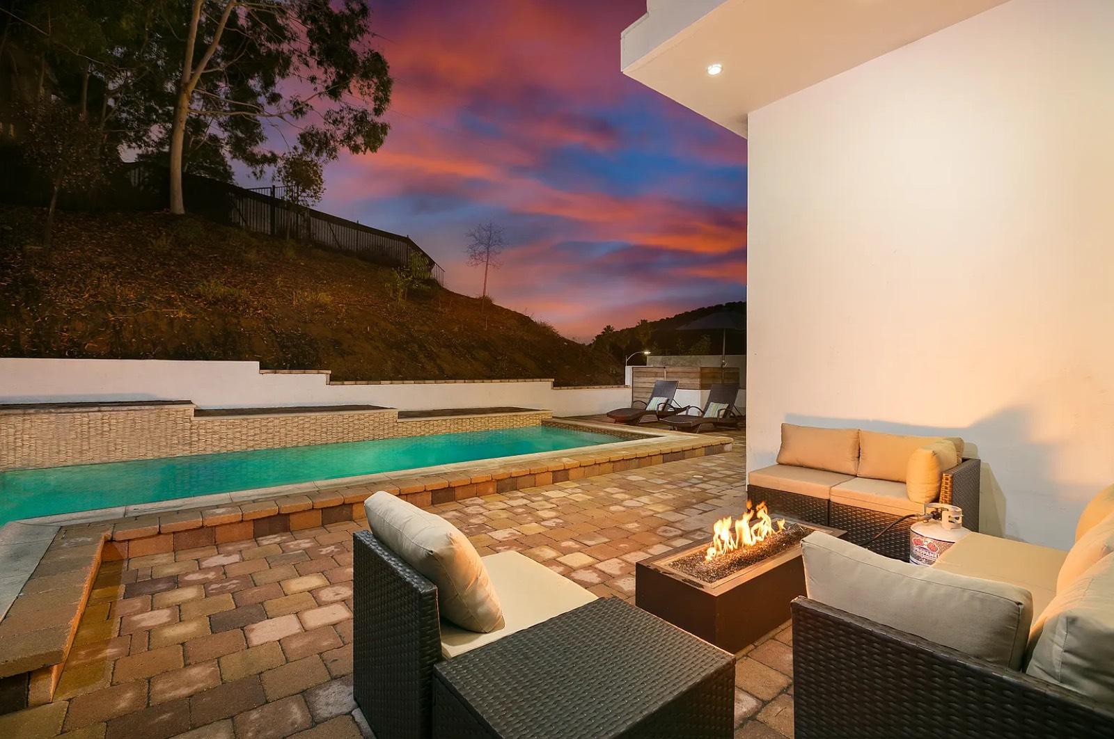 S Stylish Mod Near Studio City — photo 1