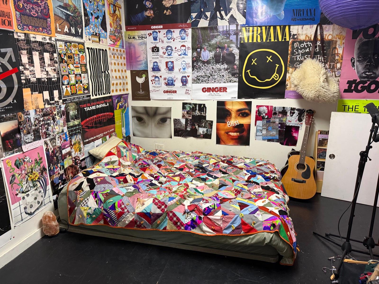 Sams funky loft type pad w clothing store — photo 2