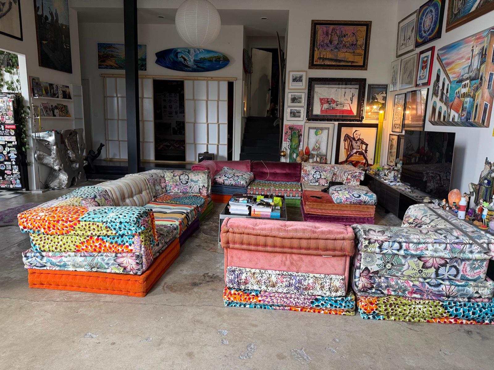 Sams funky loft type pad w clothing store — photo 1