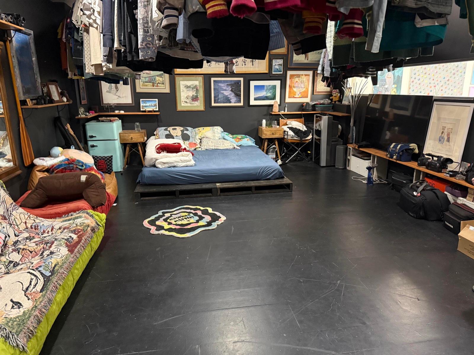 Sams funky loft type pad w clothing store — photo 11