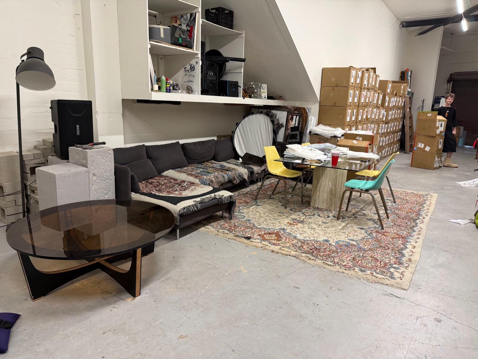 Sams funky loft type pad w clothing store — photo 4