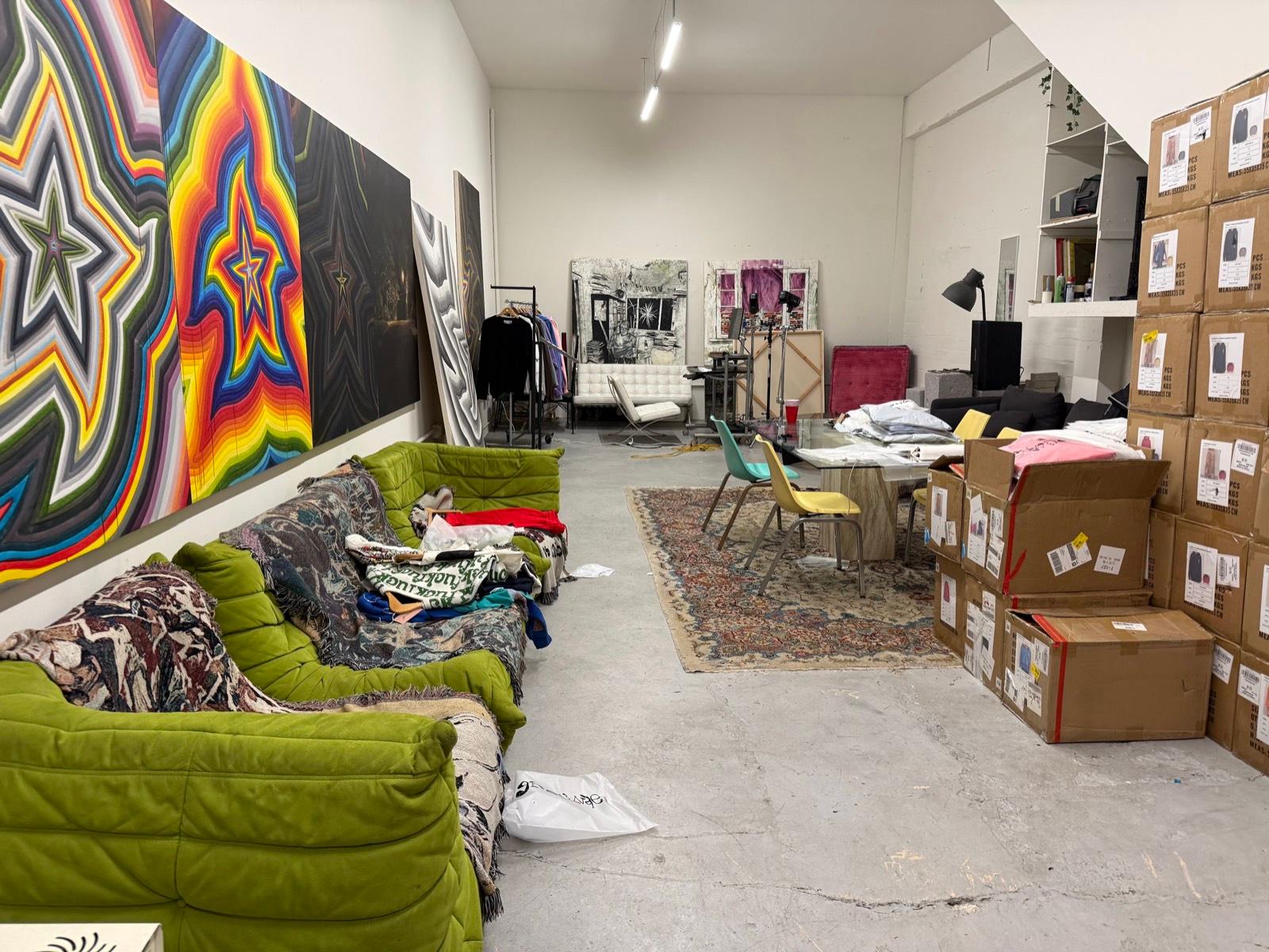 Sams funky loft type pad w clothing store — photo 5