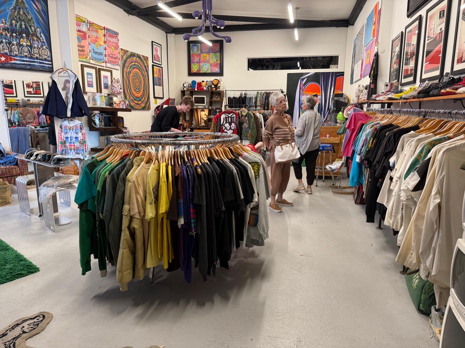 Sams funky loft type pad w clothing store — photo 7