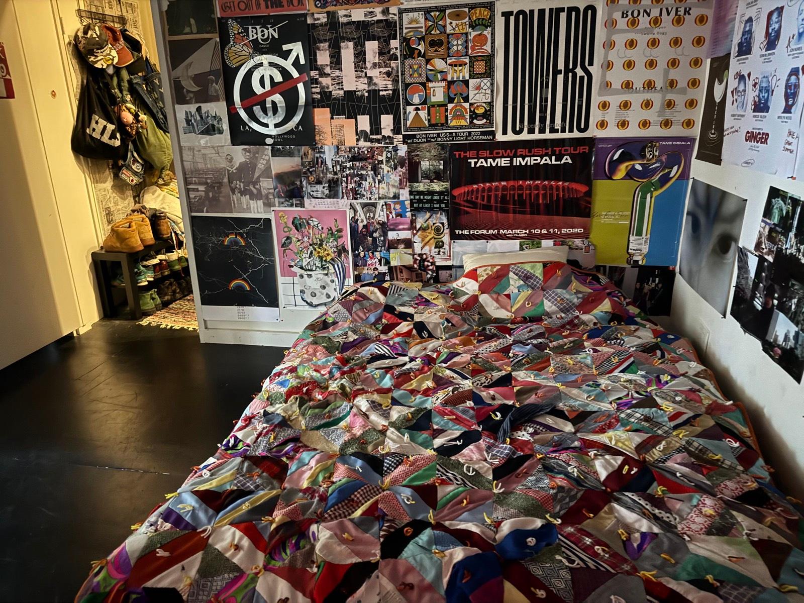 Sams funky loft type pad w clothing store — photo 8