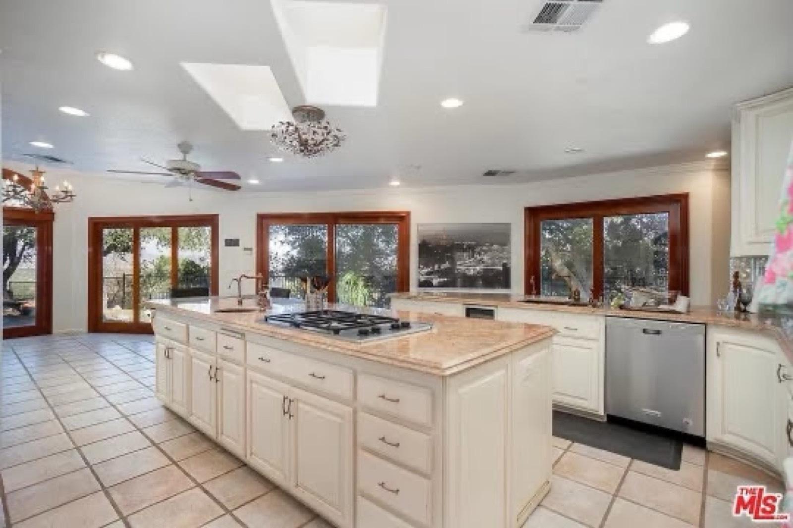 Santa Clarita Retreat — photo 4