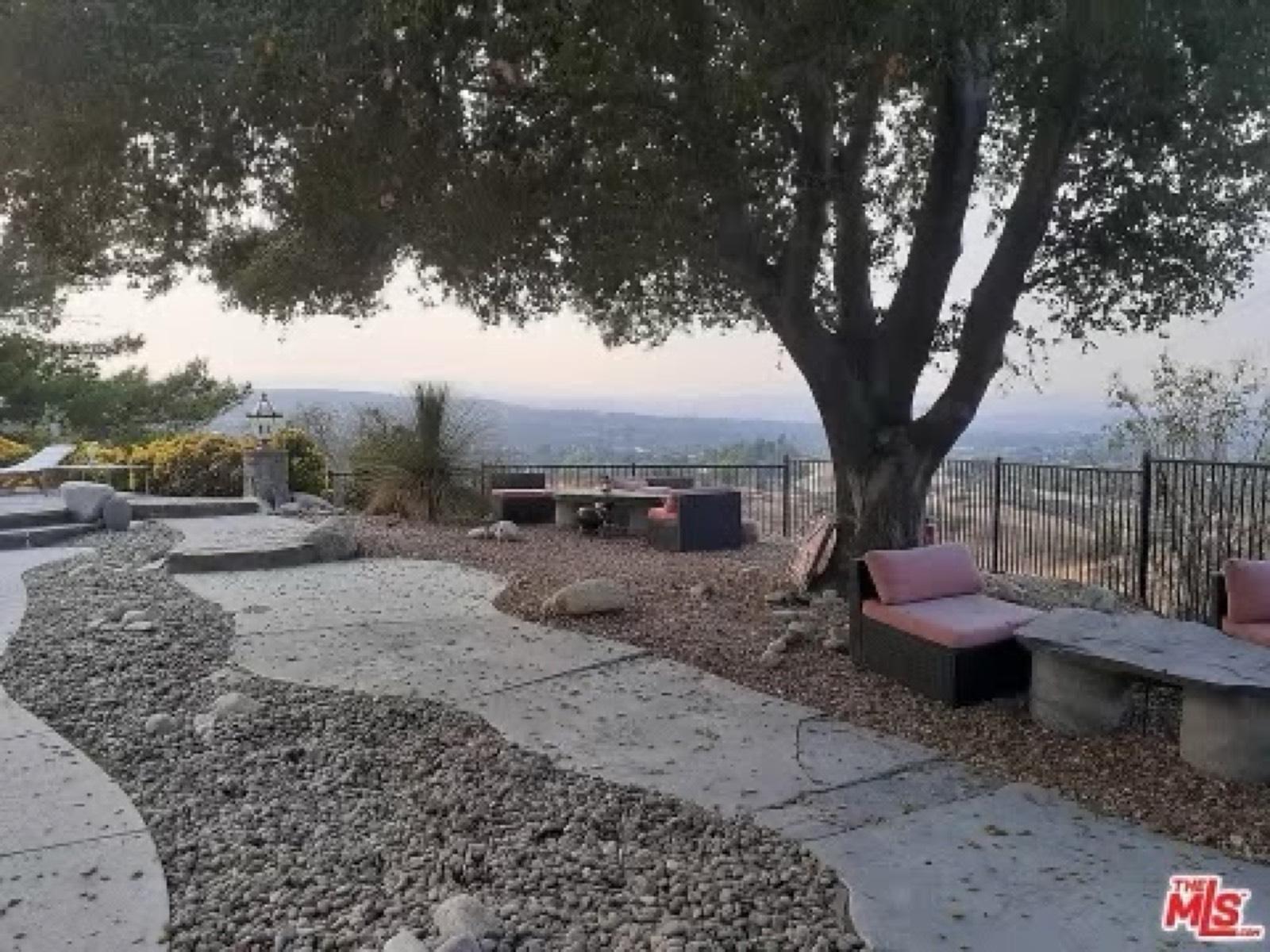Santa Clarita Retreat — photo 6