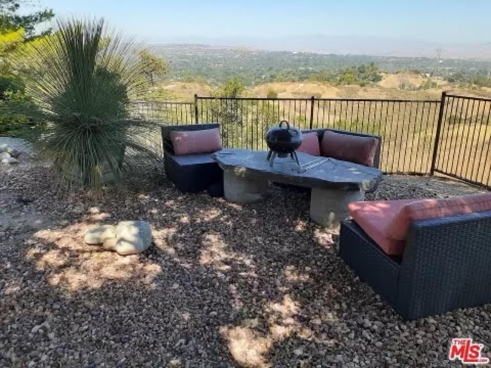 Santa Clarita Retreat — photo 7