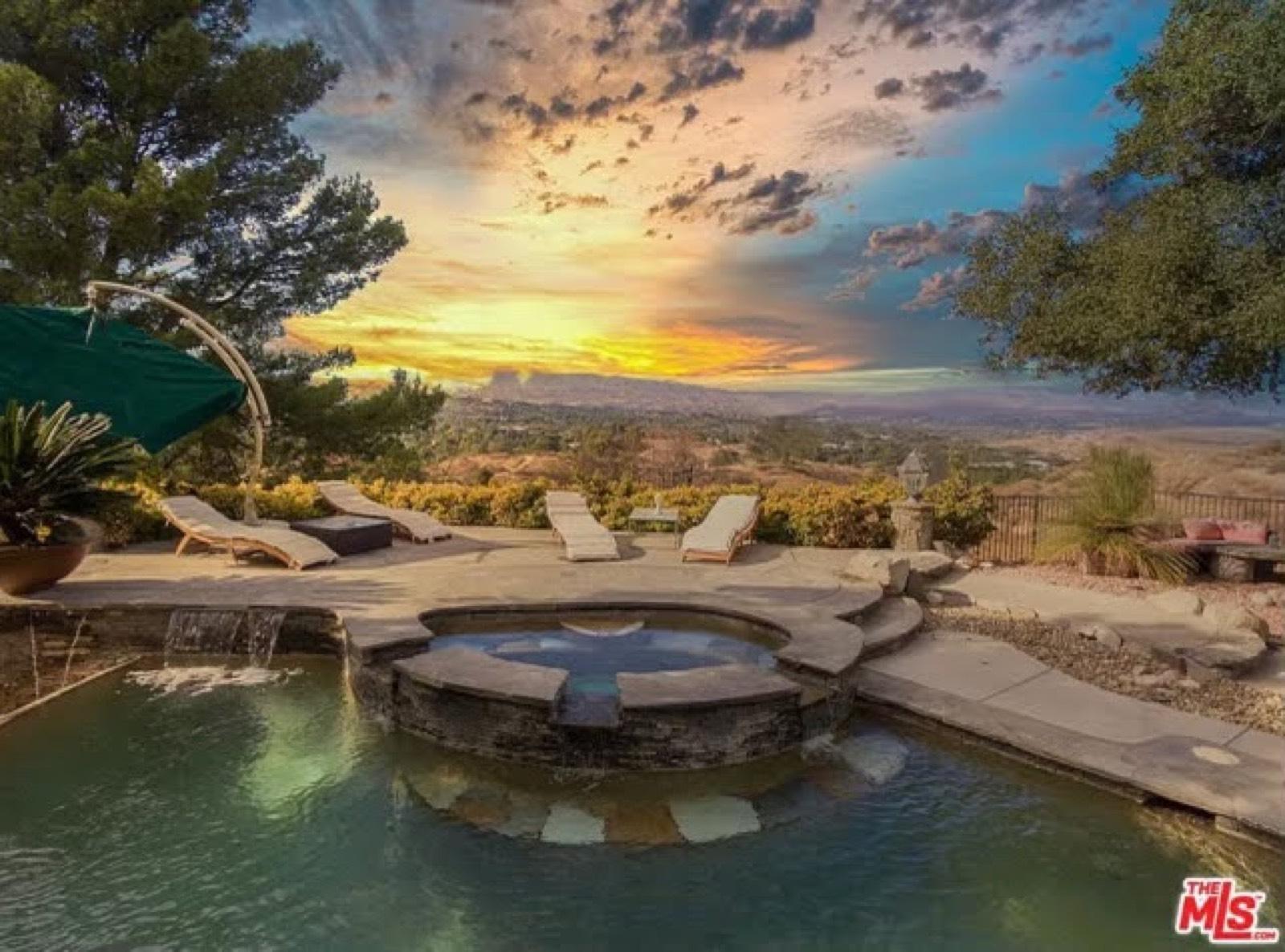 Santa Clarita Retreat — photo 1