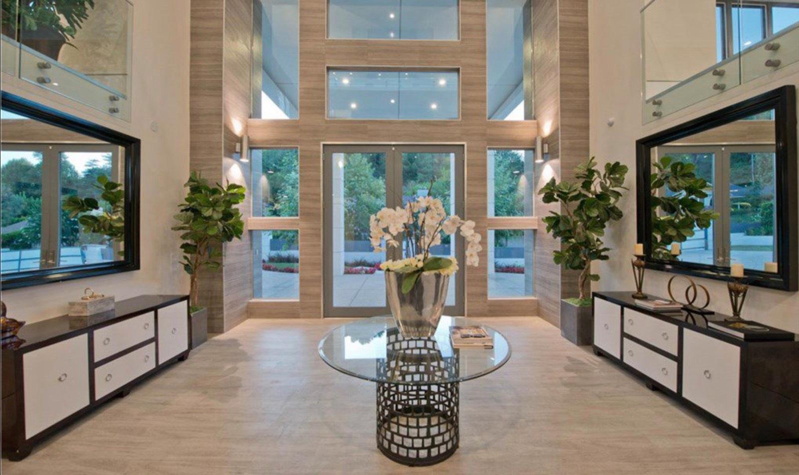 SB's Encino Hotel Mansion — photo 3