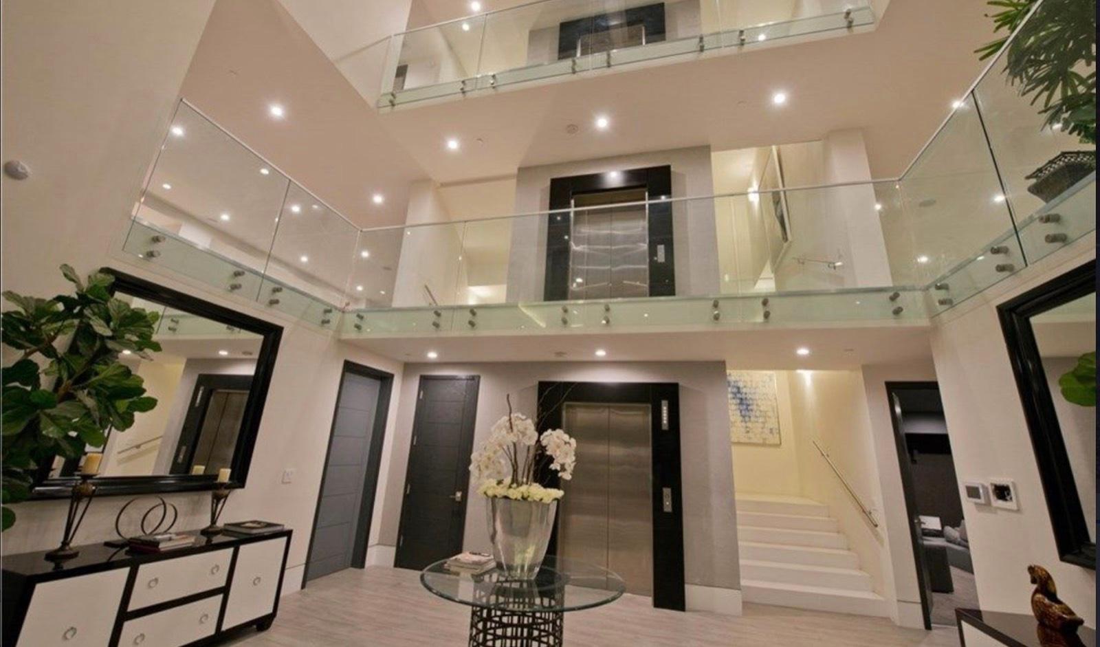 SB's Encino Hotel Mansion — photo 4