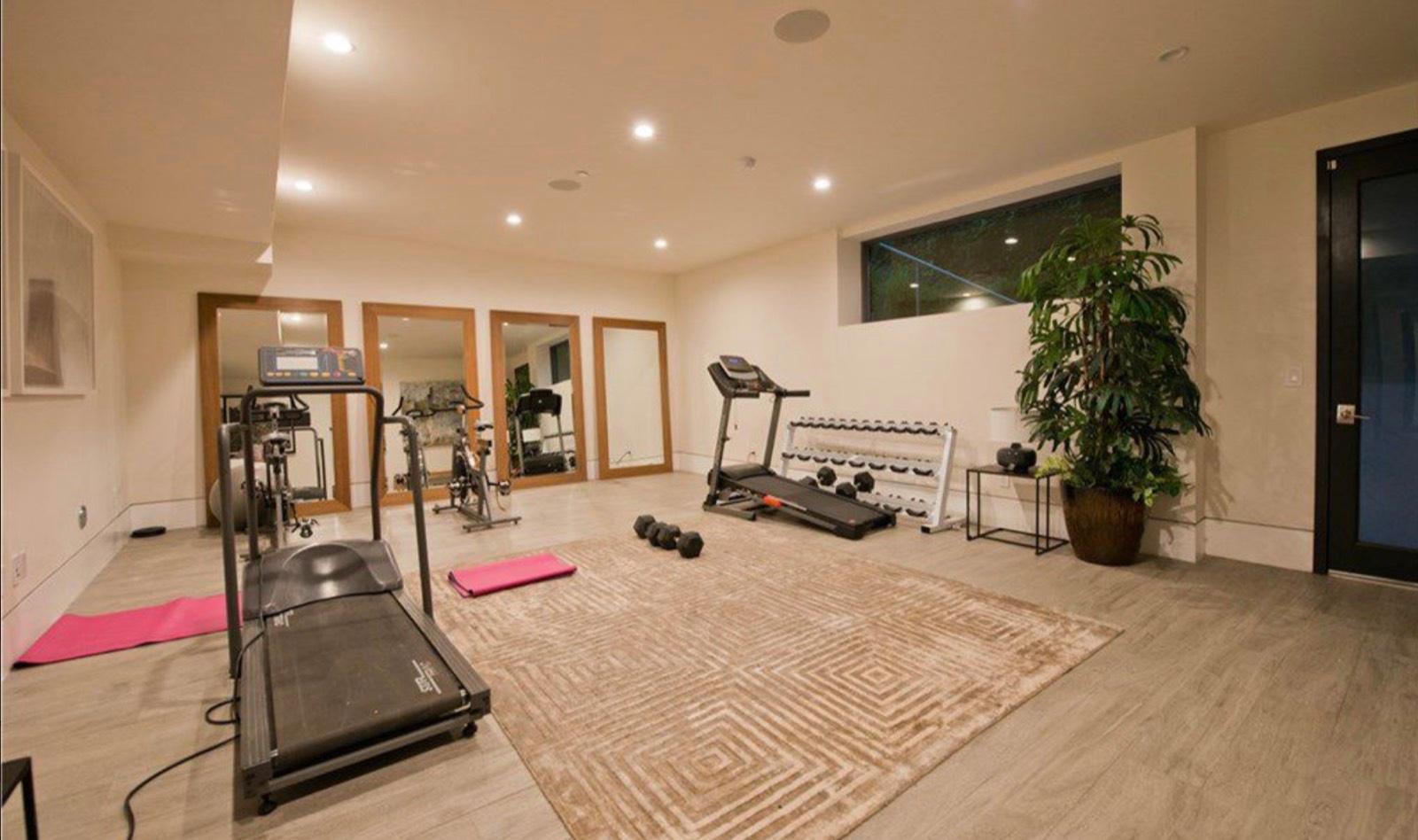 SB's Encino Hotel Mansion — photo 6