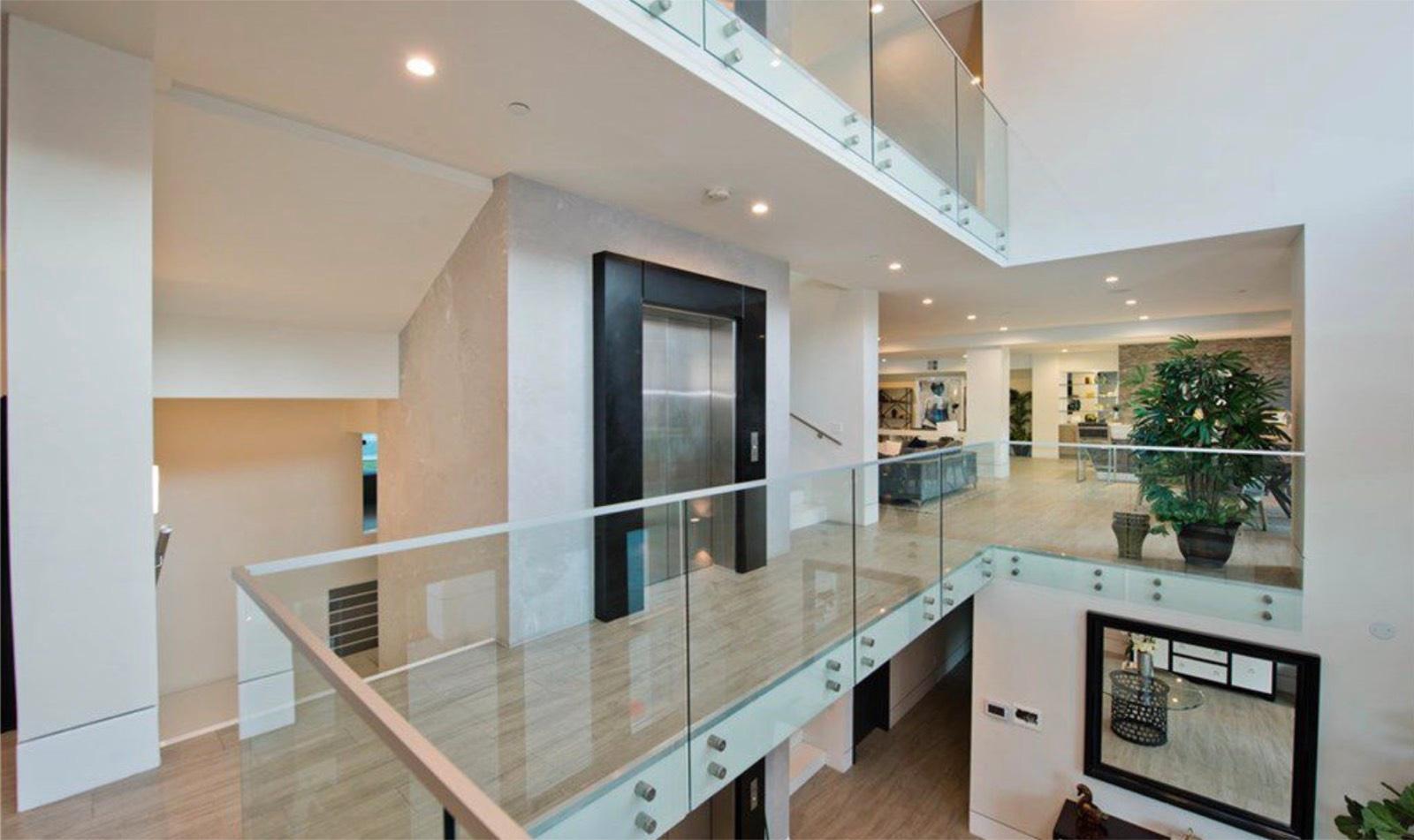 SB's Encino Hotel Mansion — photo 7