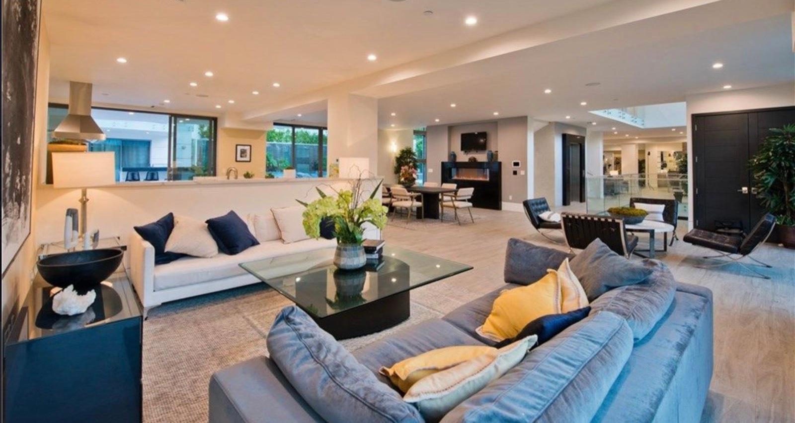 SB's Encino Hotel Mansion — photo 10