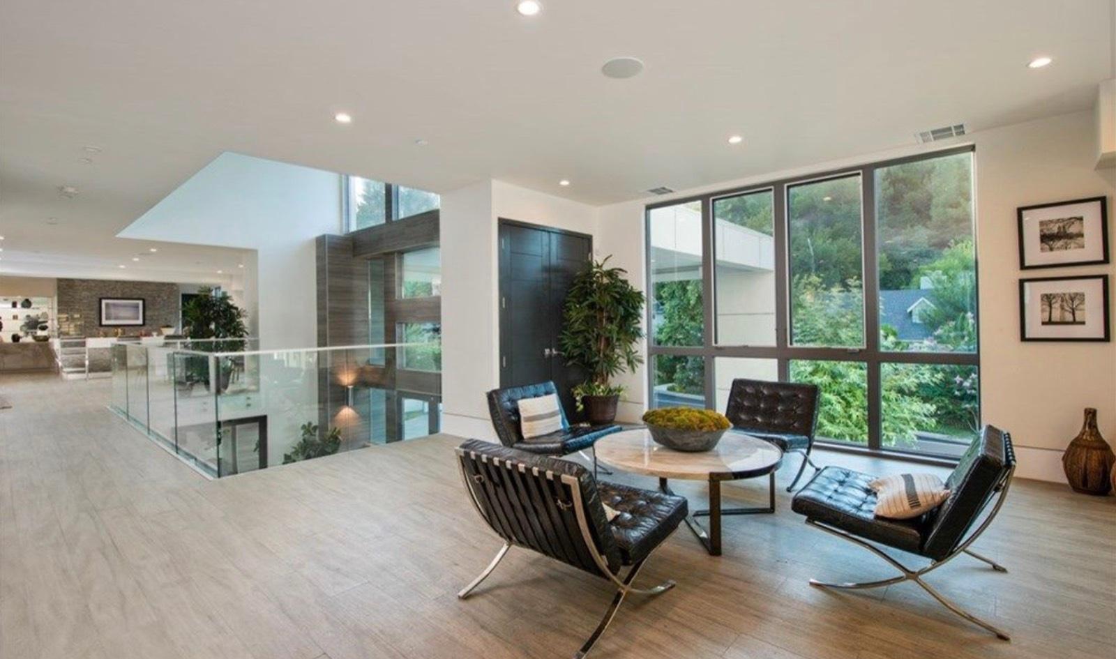 SB's Encino Hotel Mansion — photo 11