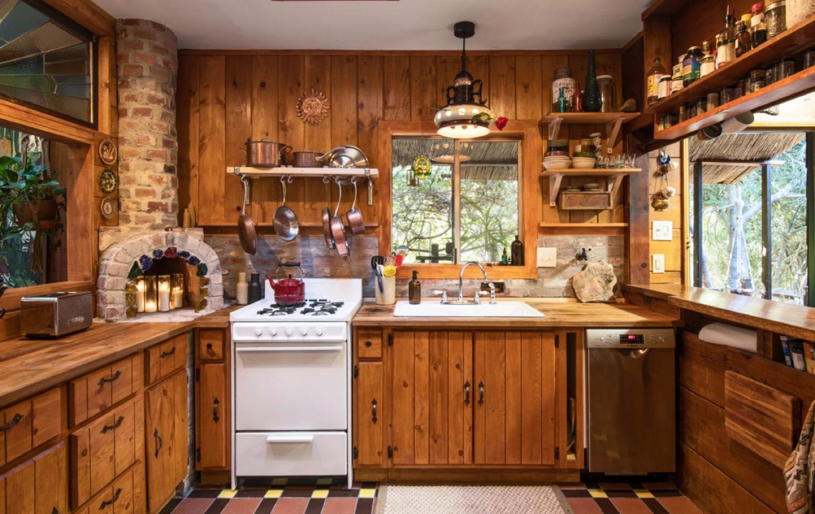 SB's LA Bohemian Woodsy Cabin — photo 12