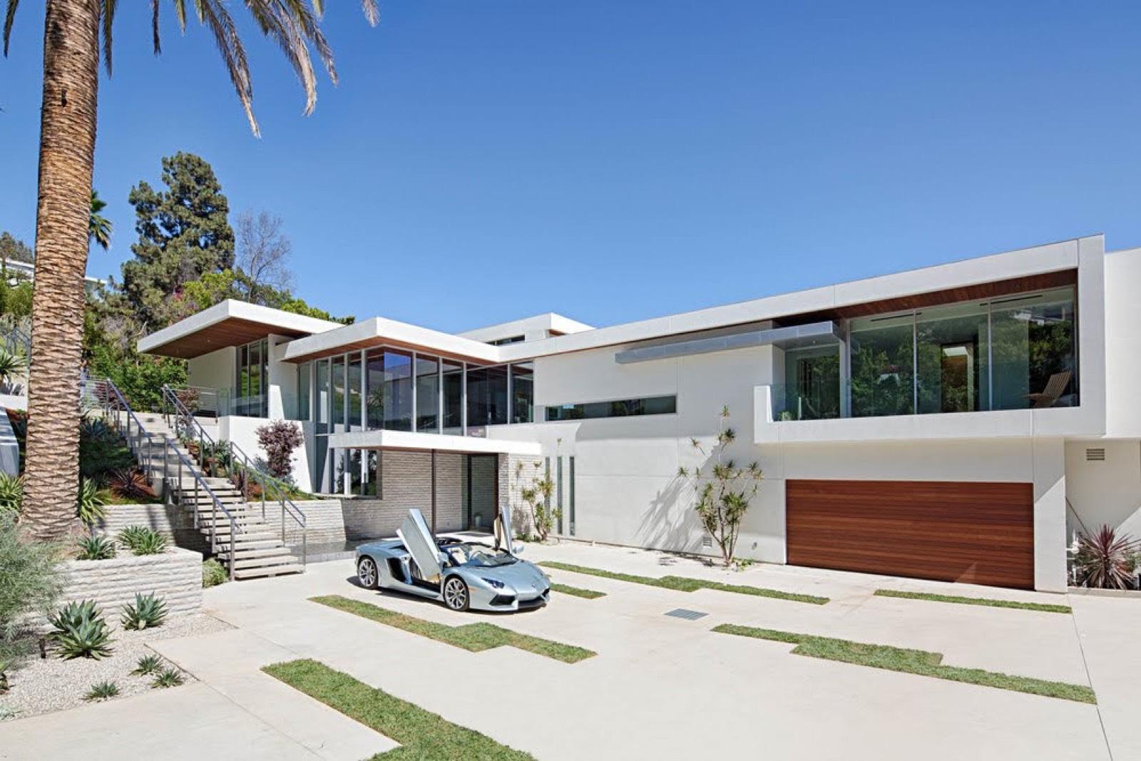 SB's Modern Tech Hills Home — photo 12