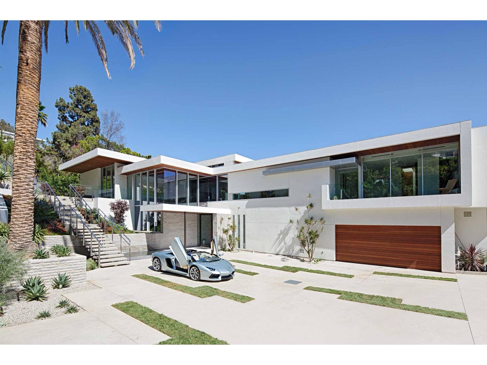 SB's Modern Tech Hills Home — photo 7
