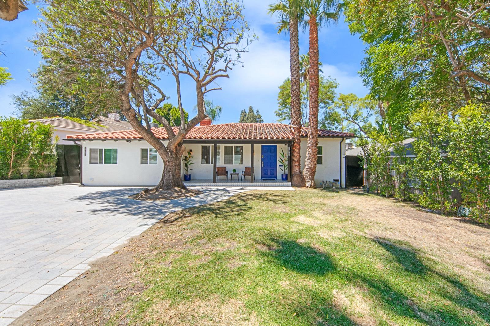 Seans Flores Home — photo 1