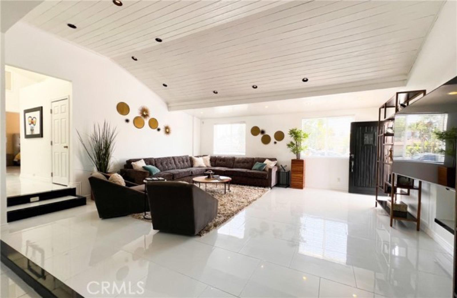 Seans T House With Large Yard — photo 8