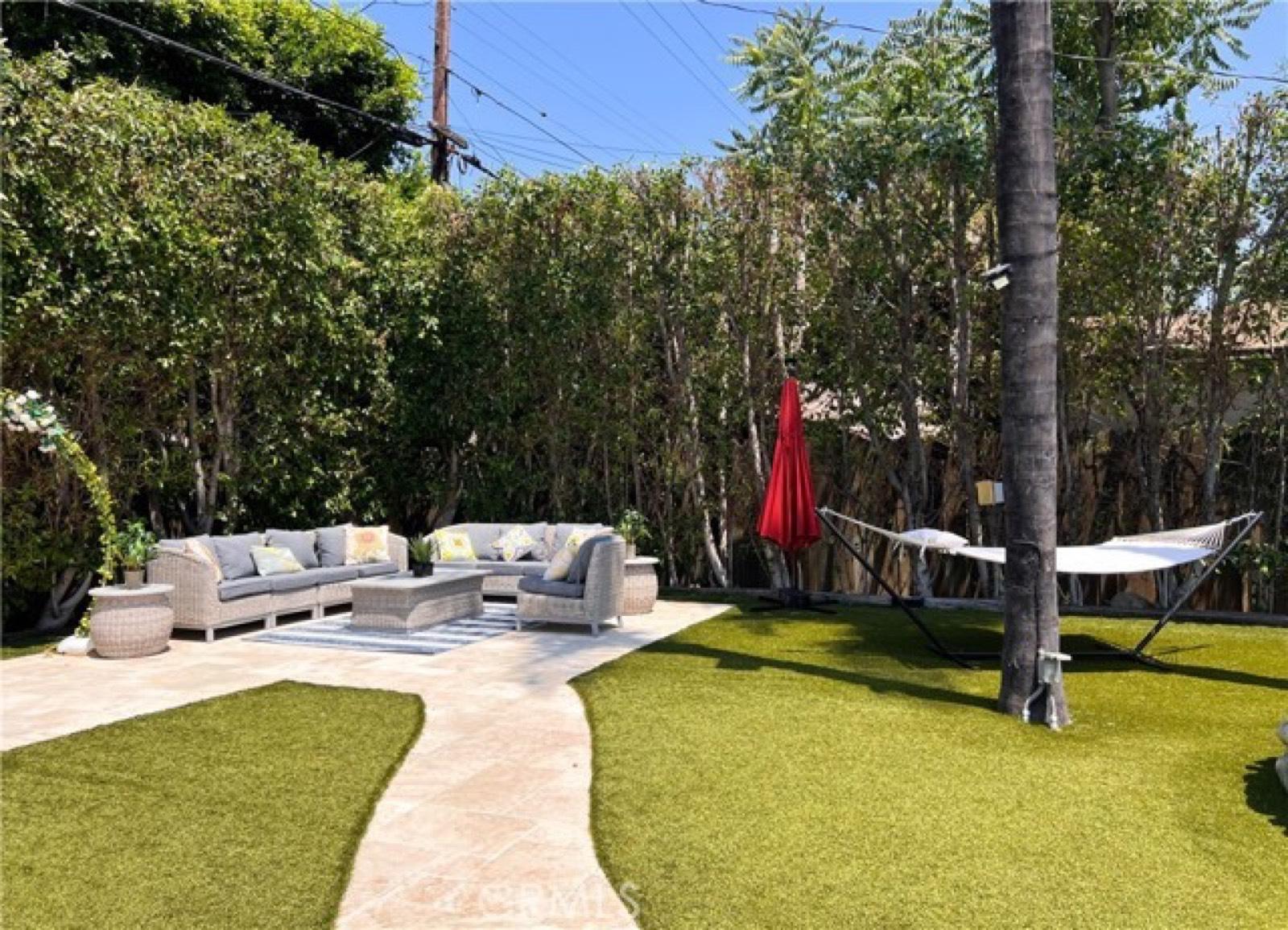Seans T House With Large Yard — photo 10