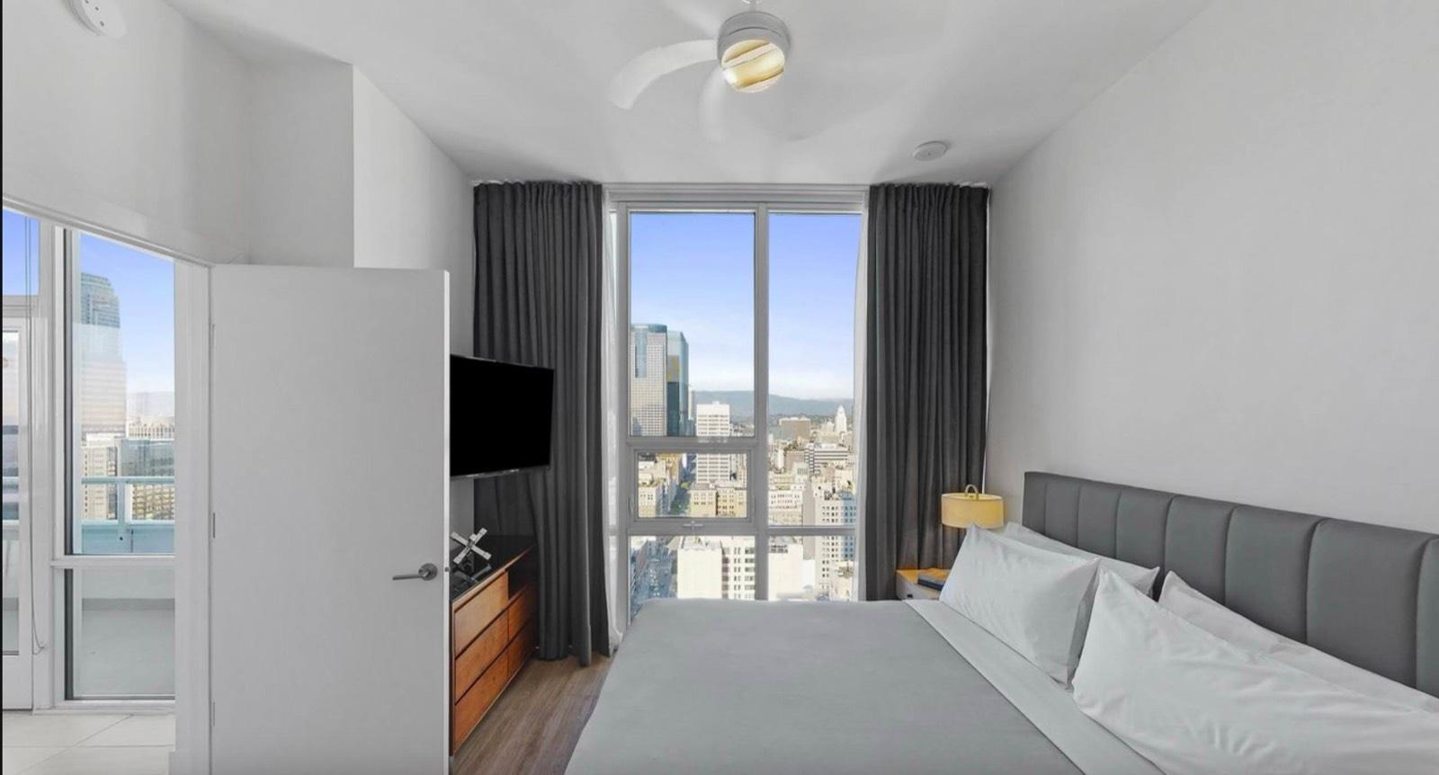 SG S L Downtown Modern Apartments — photo 9