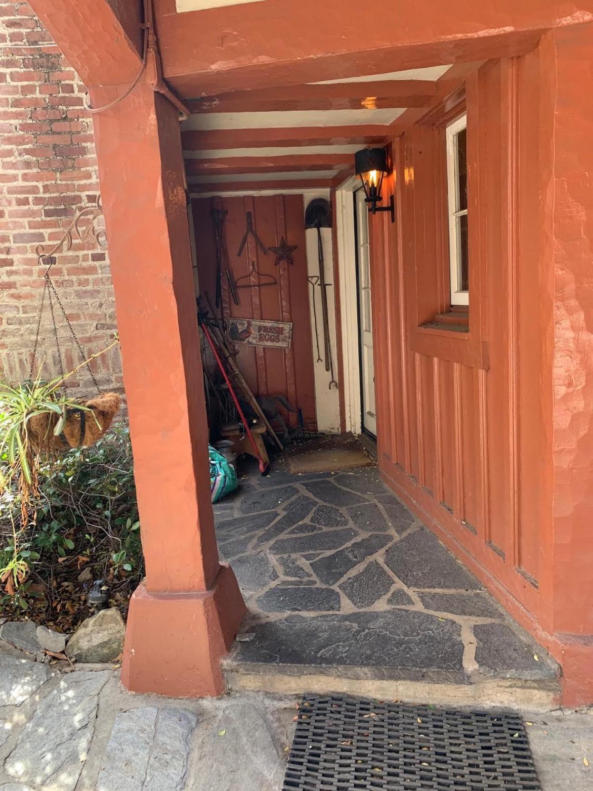 SH's Tudor Mansion — photo 2