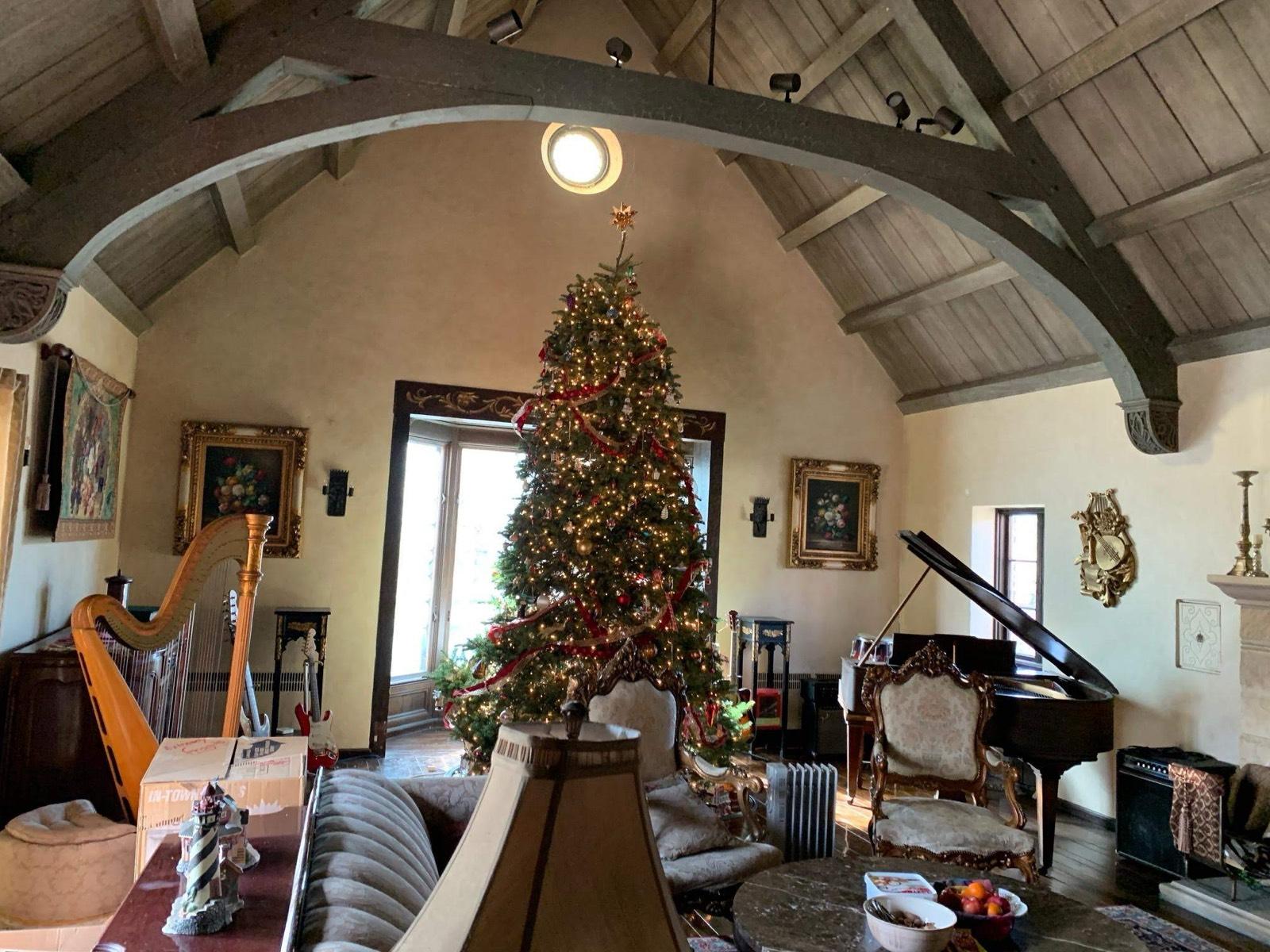 SH's Tudor Mansion — photo 5