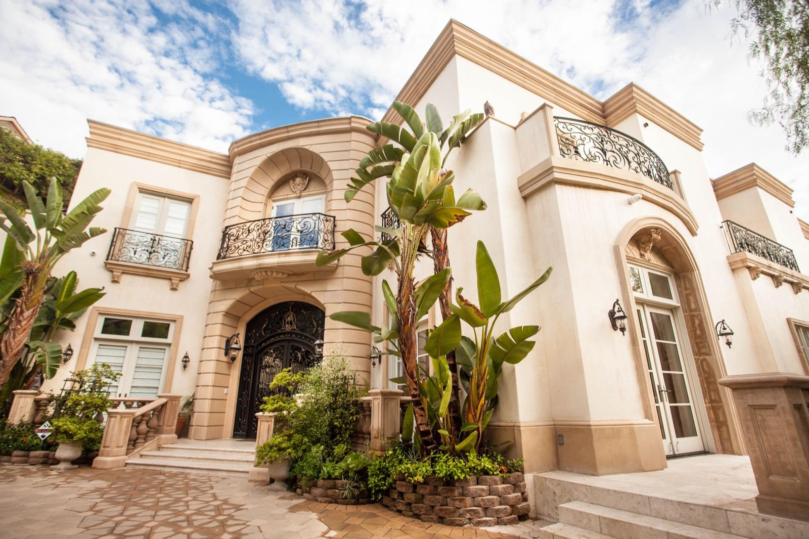 Shadow Mansion — photo 1