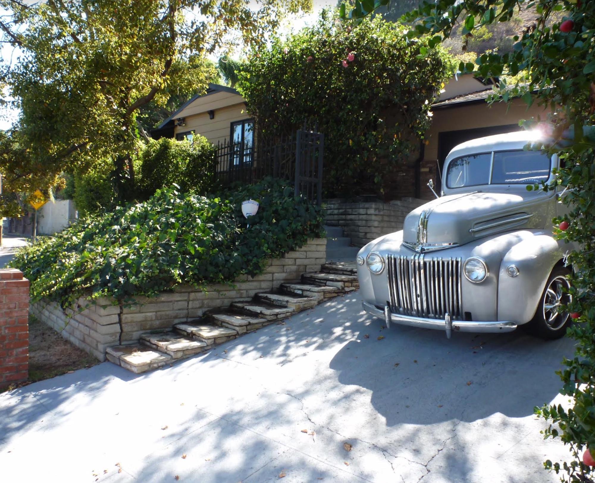 Sherman Oaks Cottage — photo 1