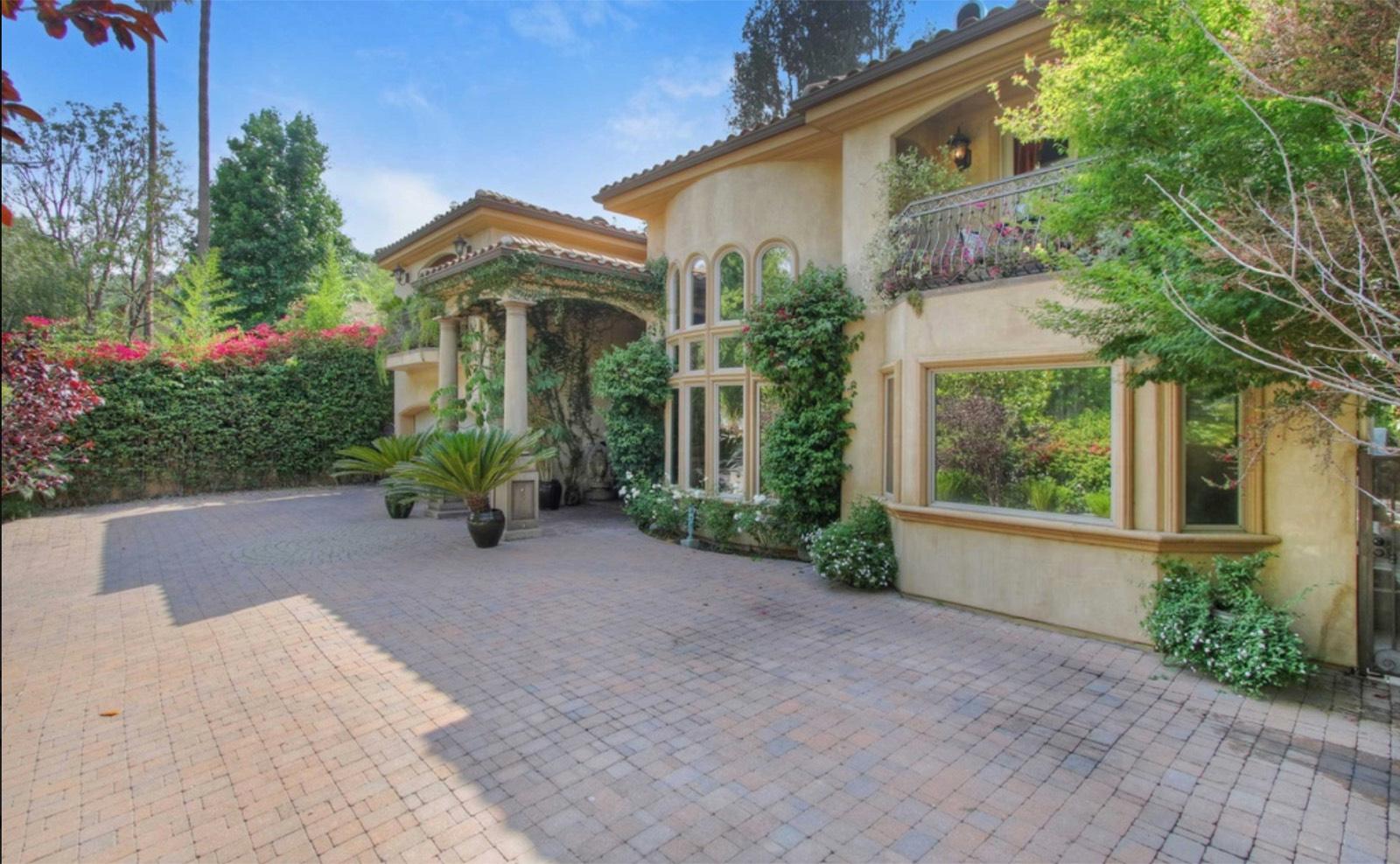 Sherman Oaks Lion House — photo 1