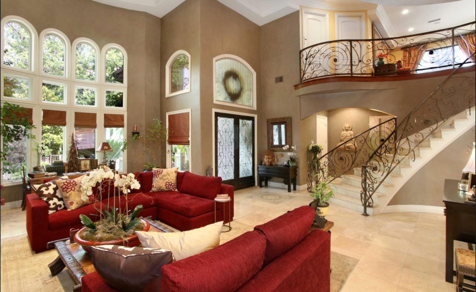 Sherman Oaks Lion House — photo 4