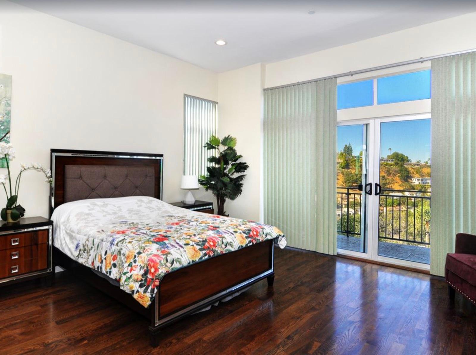 Sherman Oaks View House — photo 7