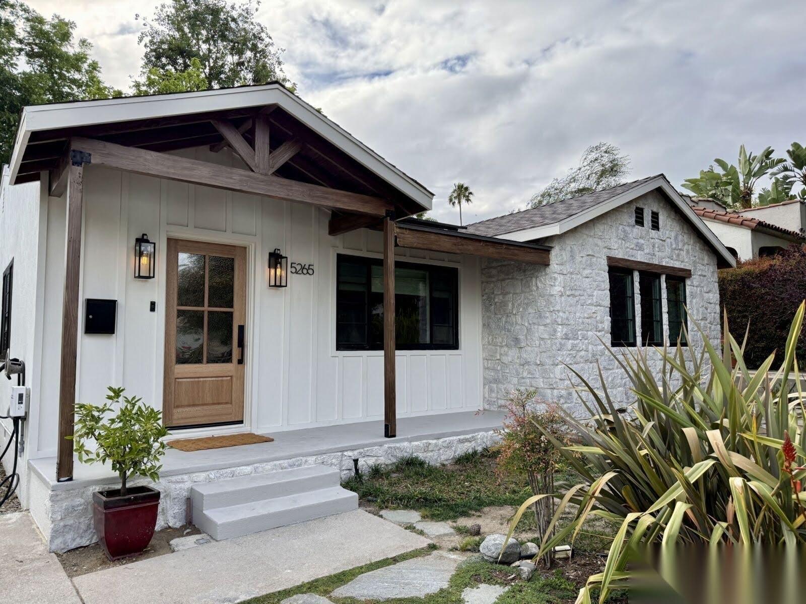 Small family Modern Home — photo 3