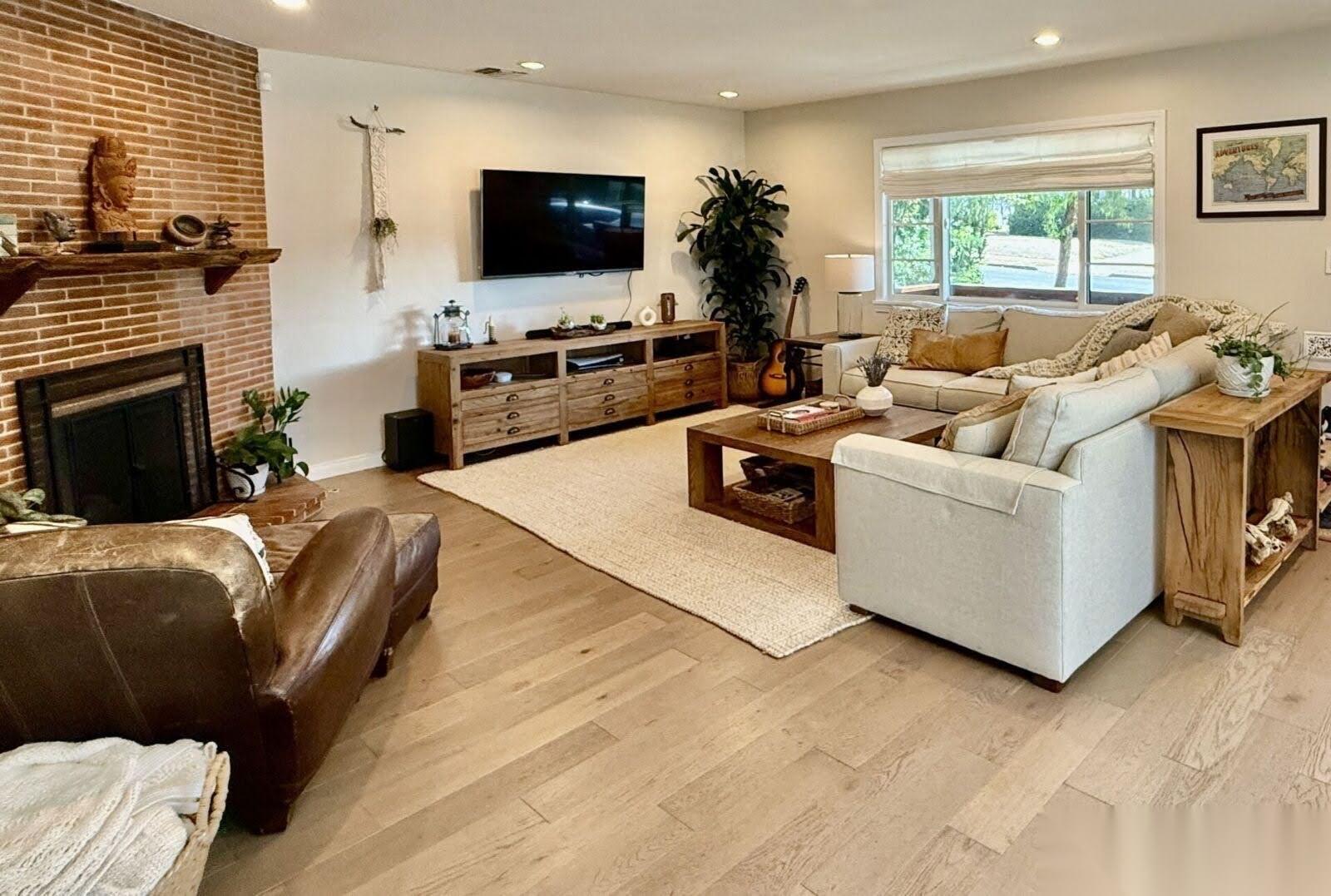Small family Modern Home — photo 9