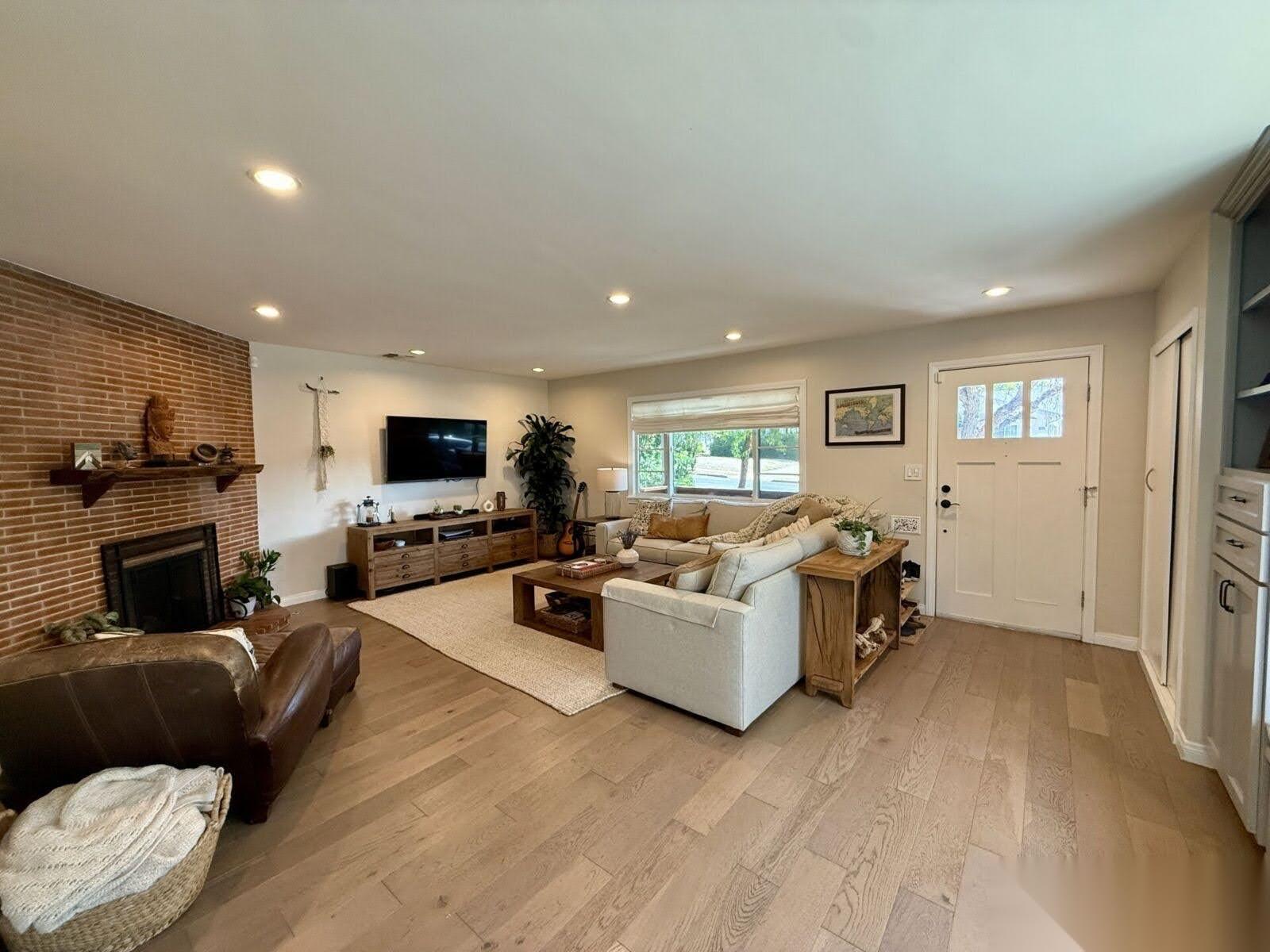 Small family Modern Home — photo 10
