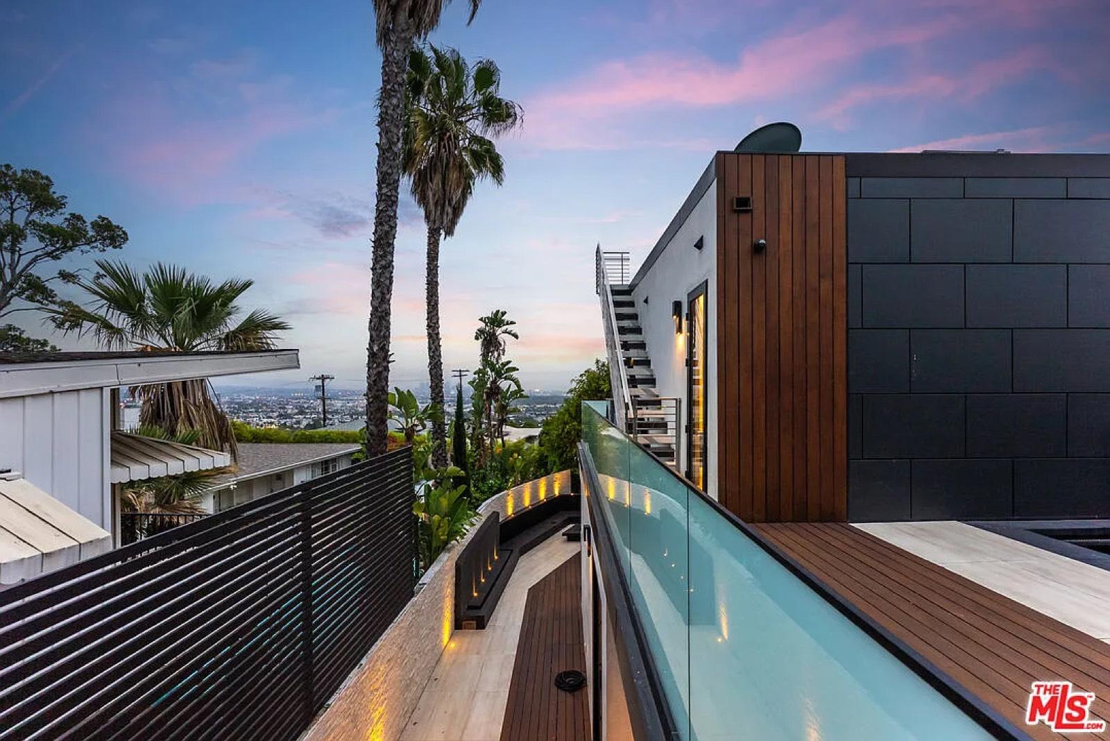 Snaazy Hollywood Hills Home — photo 2