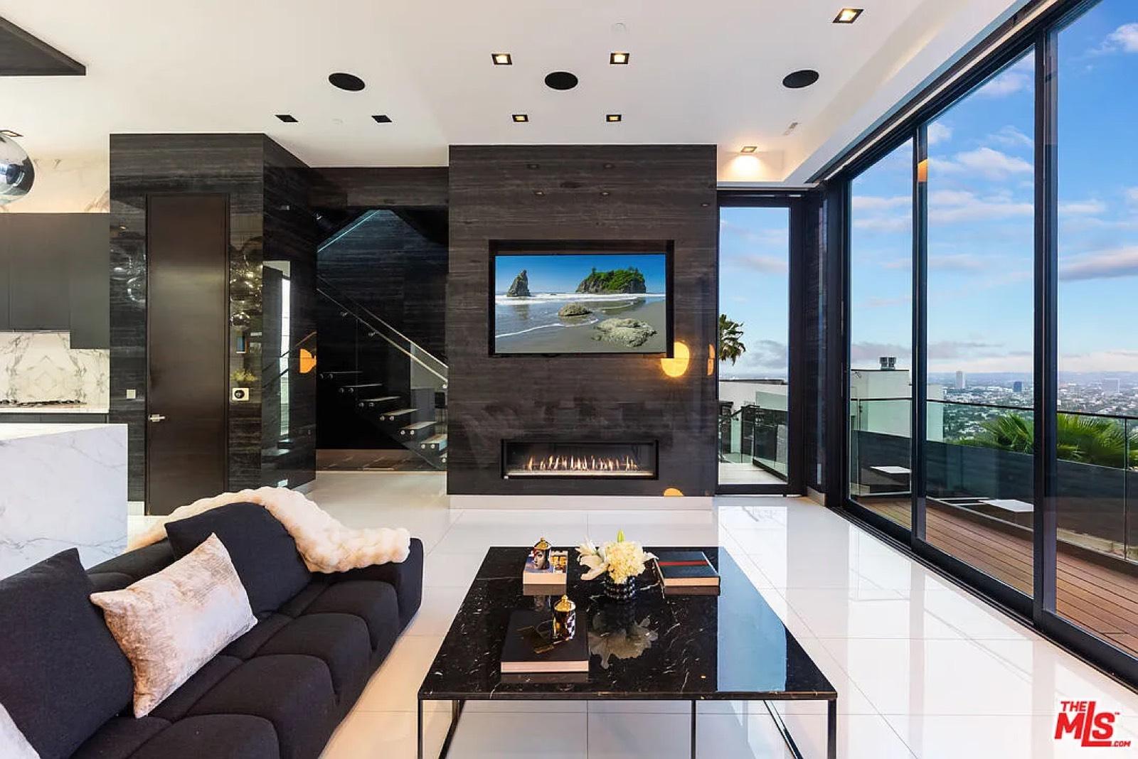 Snaazy Hollywood Hills Home — photo 8
