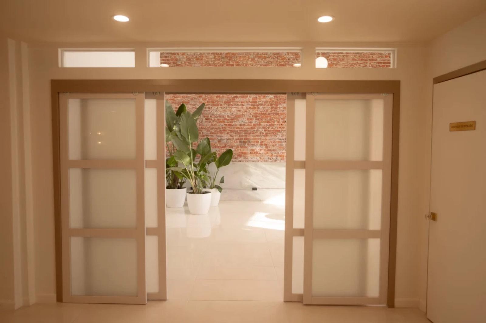 Spacious Brick Space — photo 9
