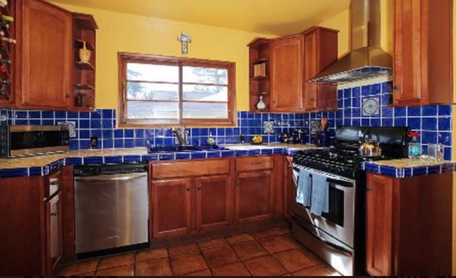 Spanish Colorful House — photo 6