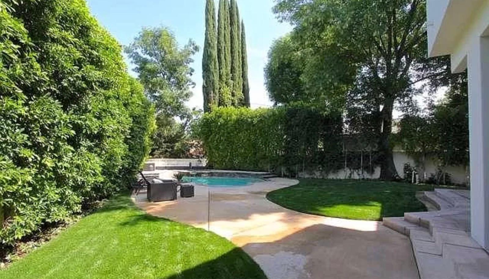 SP's Bright and Tall Home — photo 8